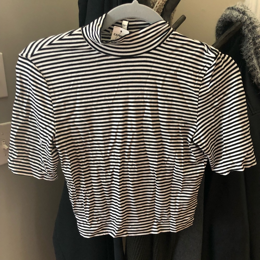 Women’s express crop top small